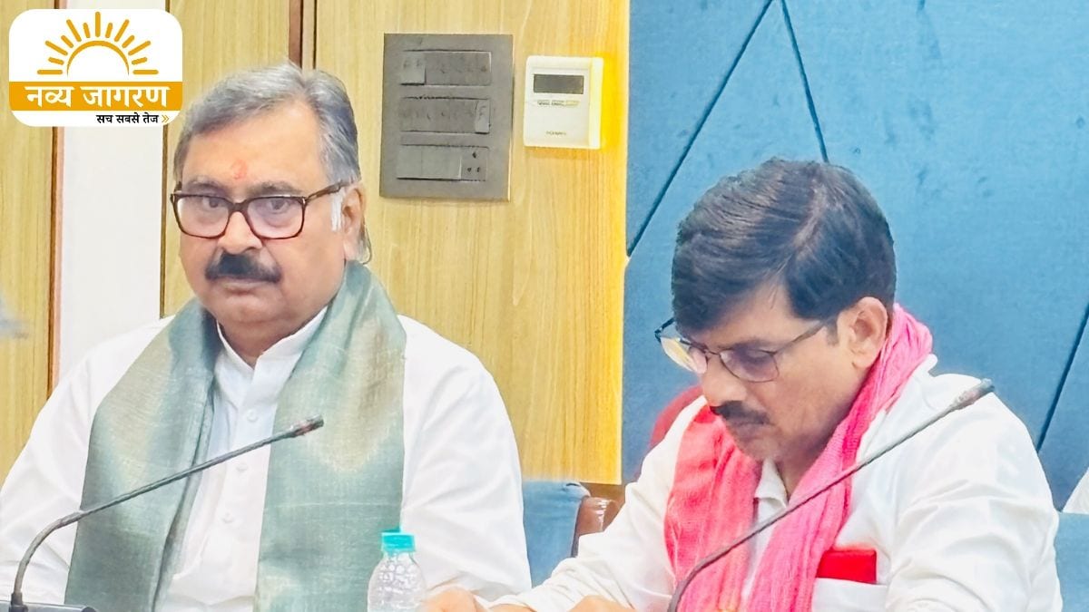 डॉ. संजयन ने जिला विद्यालय निरीक्षकों पर भाजपा प्रत्याशी के पक्ष में दबाव बनाने का लगाया आरोप, मंडलायुक्त को सौंपा ज्ञापन
