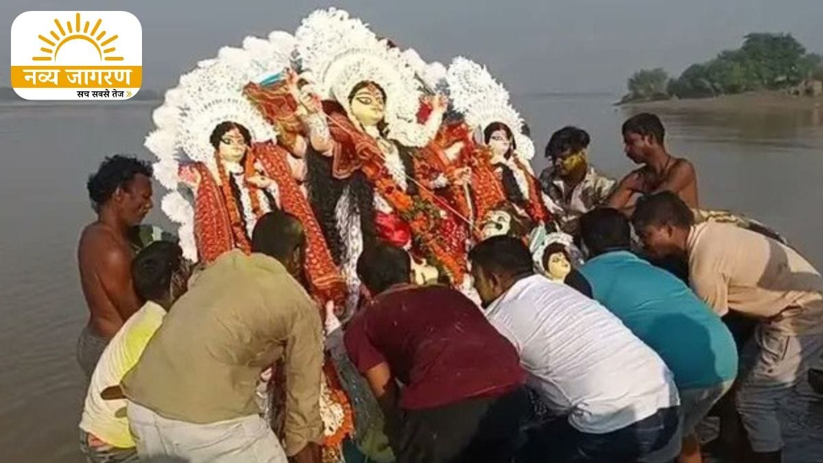 जयकारों के बीच घाटों पर किया गया प्रतिमा का विसर्जन, सुरक्षा के रहे कड़े इंतजाम