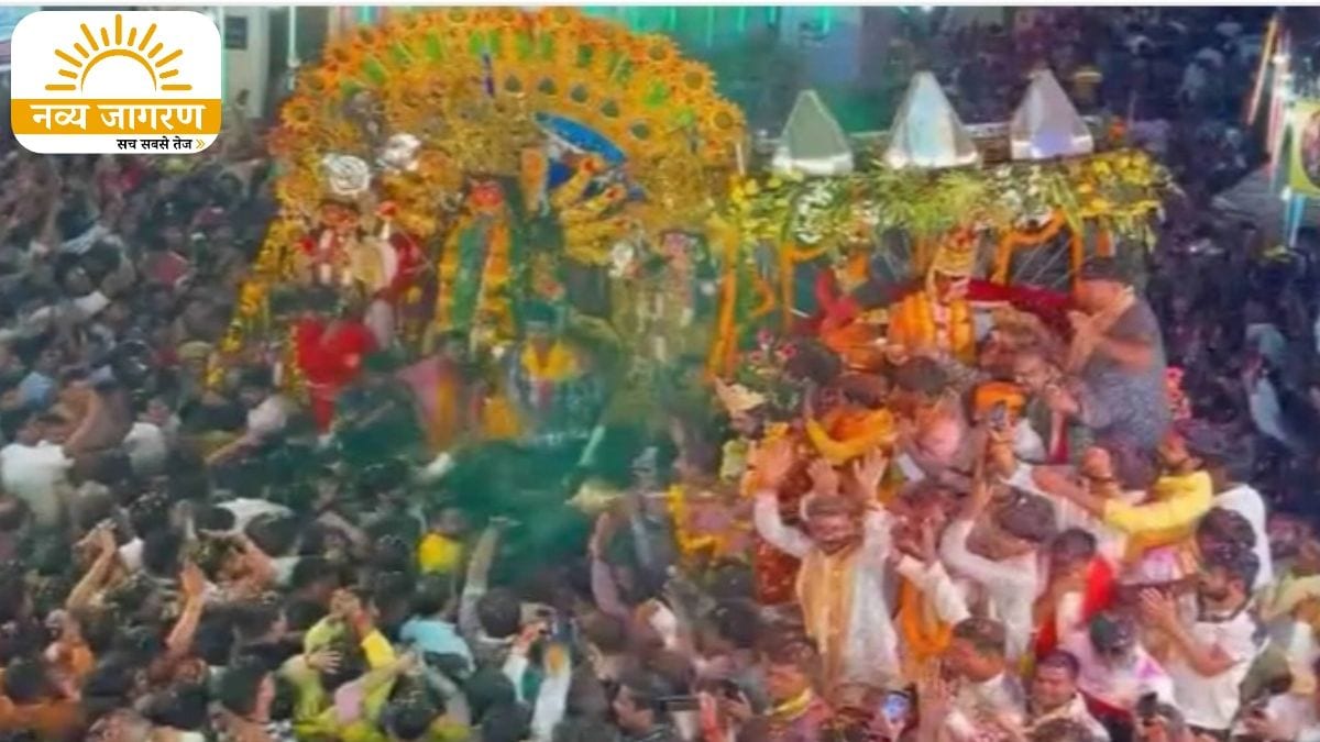 प्रभु श्रीराम ने उतारी मां दुर्गा की आरती, जयकारों से गूंजा शहर
