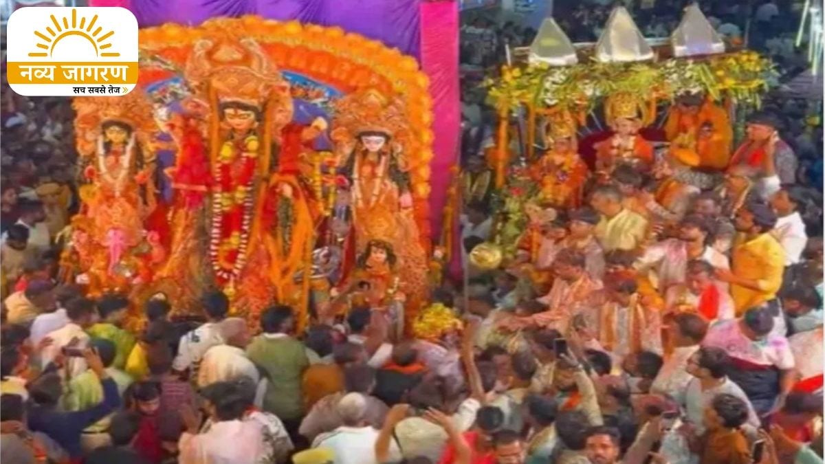 प्रभु श्रीराम ने उतारी मां दुर्गा की आरती, जयकारों से गूंजा शहर