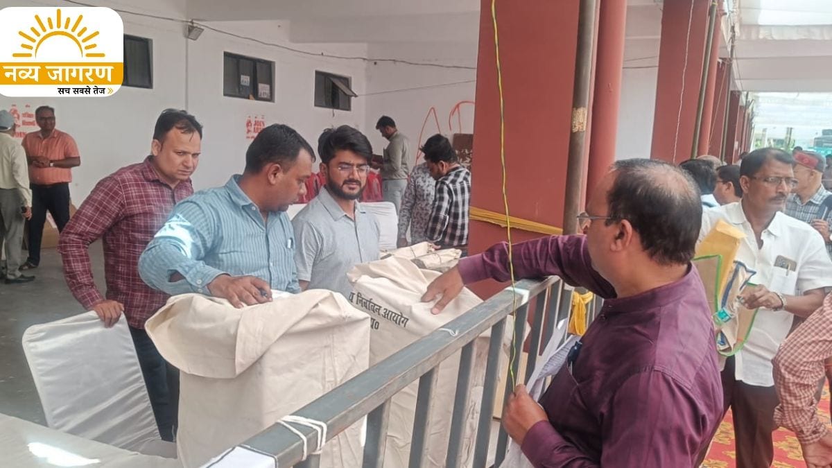 17 जिलों के 54,303 शिक्षक करेंगे मतदान, गोरखपुर में 18 पोलिंग पार्टियां रवाना