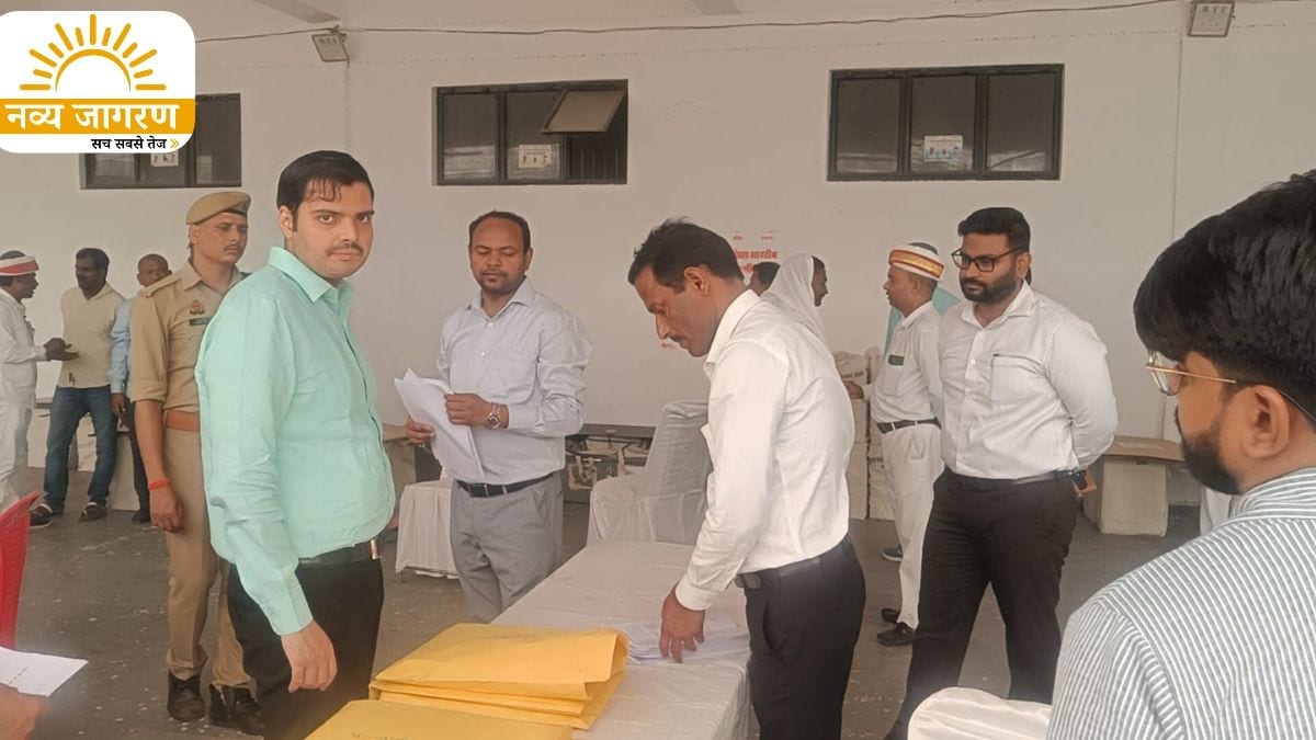 17 जिलों के 54,303 शिक्षक करेंगे मतदान, गोरखपुर में 18 पोलिंग पार्टियां रवाना 