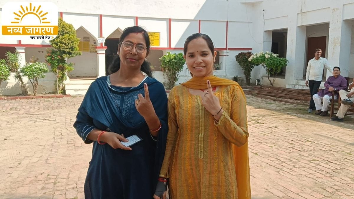 कड़ी सुरक्षा के बीच मतदान जारी, जिलाधिकारी ने सुरक्षा व्यवस्था का लिया जायजा