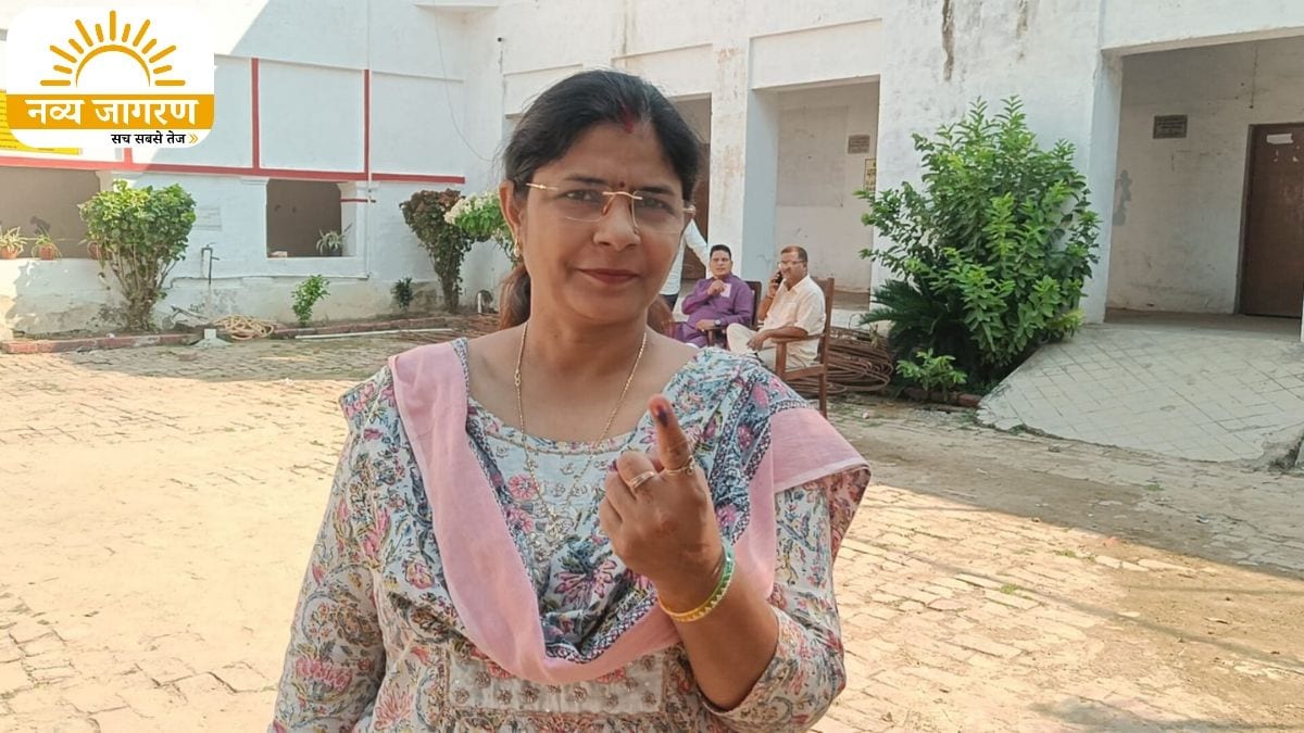 कड़ी सुरक्षा के बीच मतदान जारी, जिलाधिकारी ने सुरक्षा व्यवस्था का लिया जायजा 