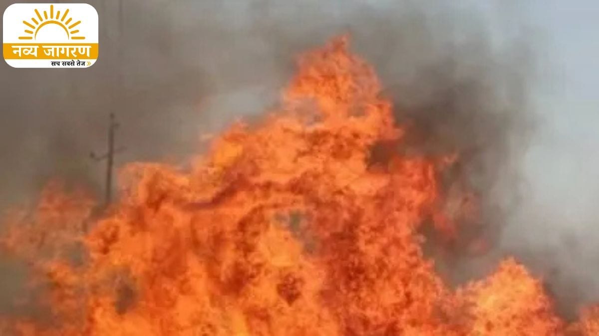 लकड़ी का गोदाम और लाखों का फर्नीचर जलकर खाक, दमकल विभाग ने पाया काबू